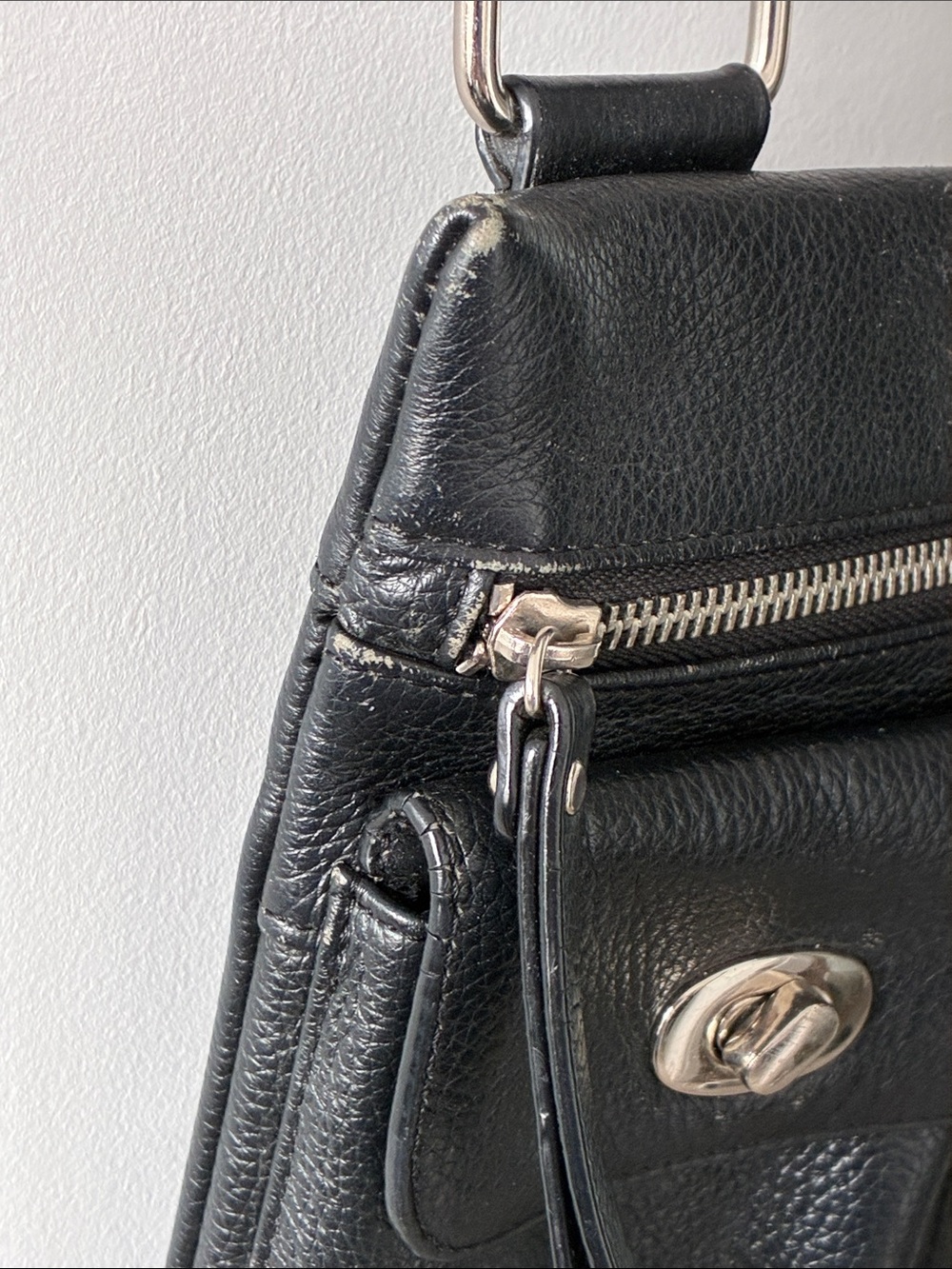 Danier Leather Pebbled Crossbody Turn-Lock Pockets Bag - Black - Picture 5 of 7
